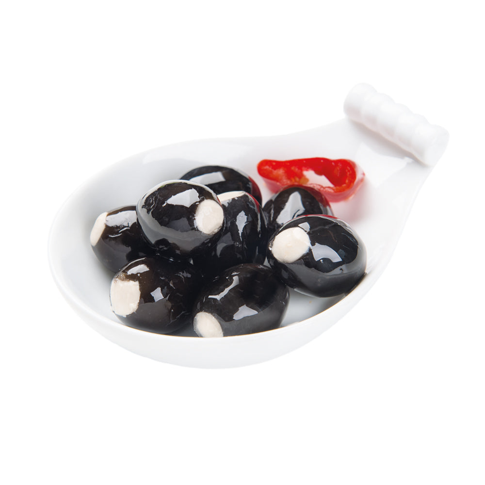 Juodosios alyvuogės įdarytos minkštuoju sūriu